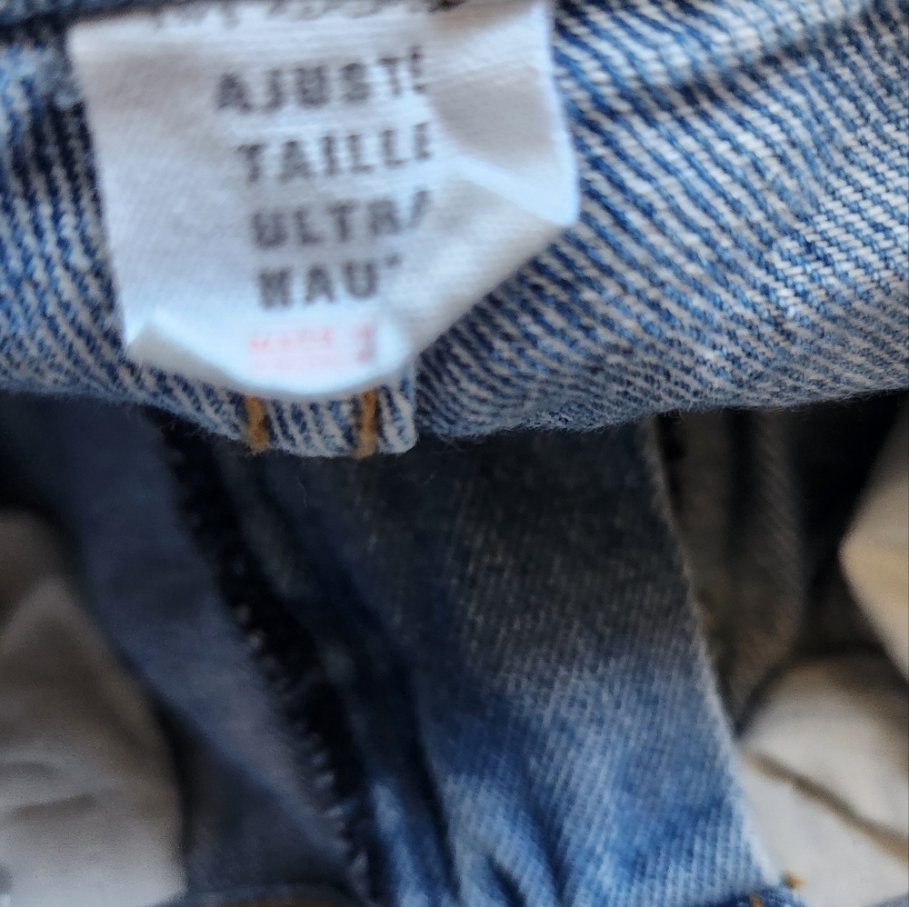 Mom Ultra High Rise Jeans, Ripped Size 5‎ Euc - Picture 8 of 9